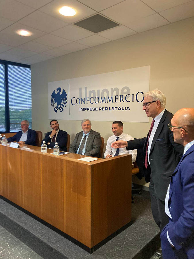 Corsico confronto candidati sindaco tavolo e Meazzi_SITO